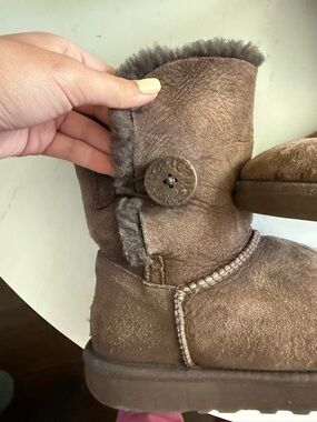 Vintage Ugg Bailey Button